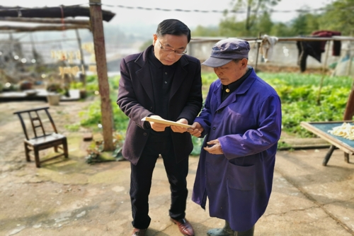 扶貧幫困解憂難 春節慰問暖人心 ——天下洞庭開展春節走訪慰問困難職工和困難黨員活動